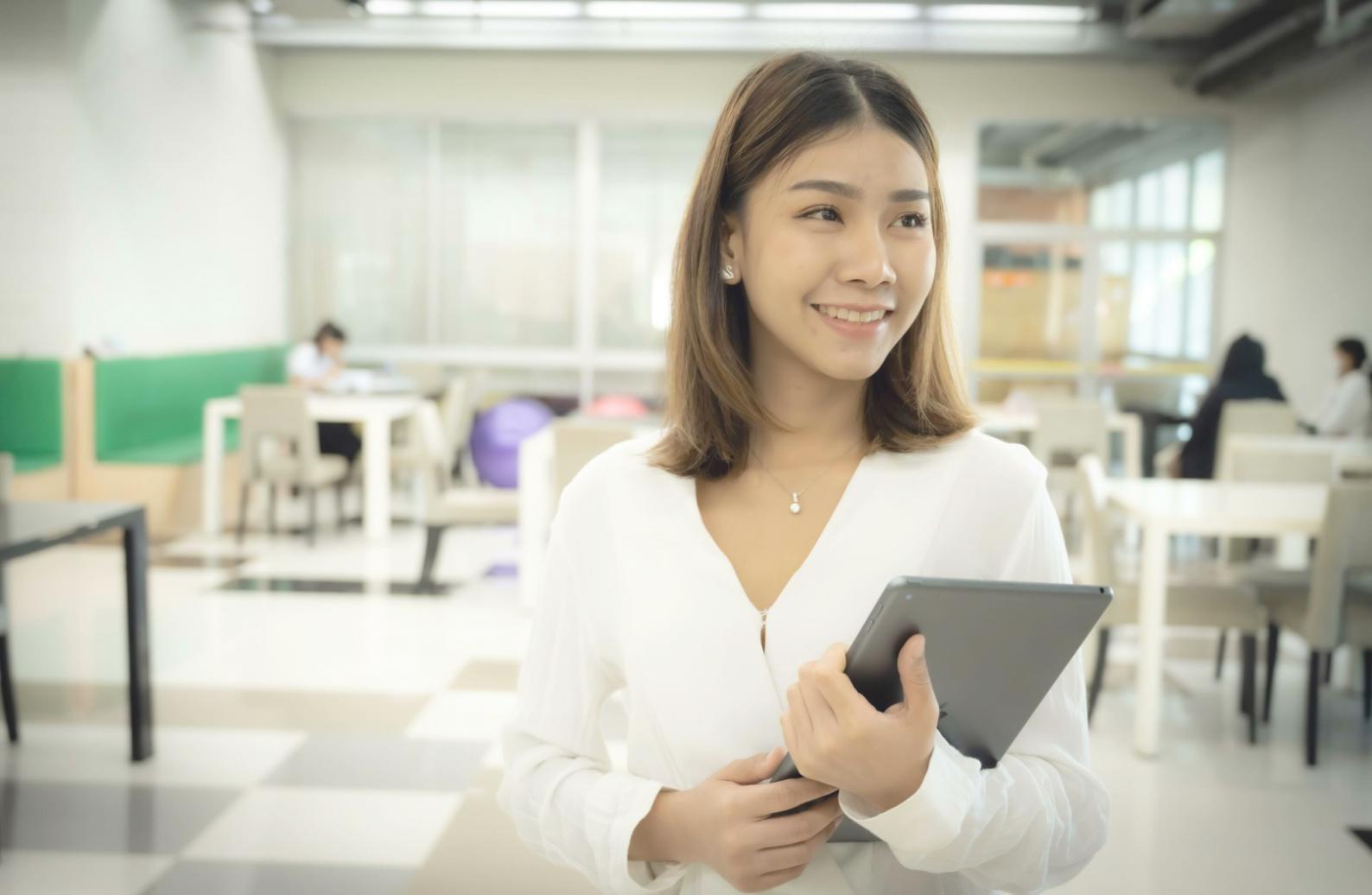 Analyse de données financières sur écran d'ordinateur