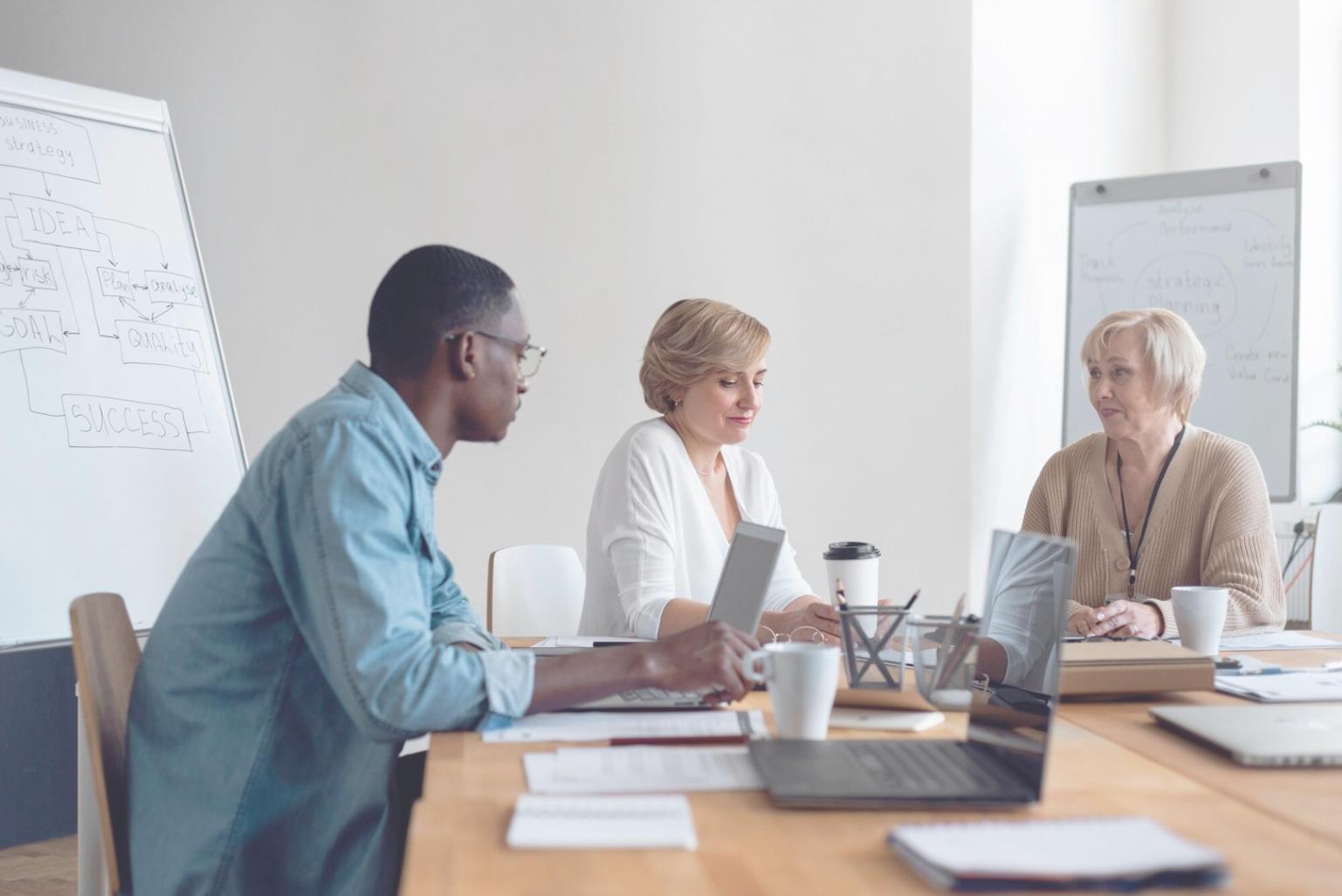 Environnement d'apprentissage moderne avec outils financiers professionnels